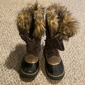 Size 6 SOREL WOMENS SNOW BOOTS